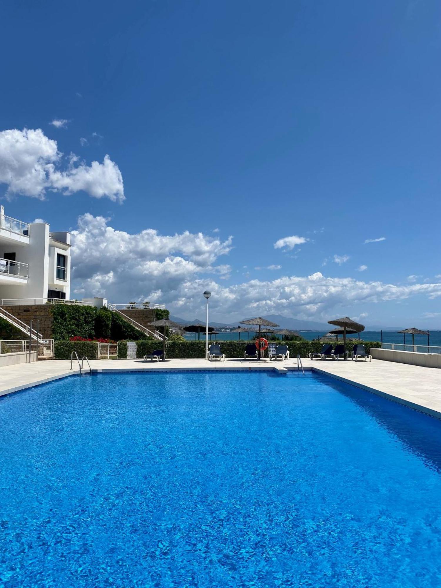 Sunshine Beach Front Complex, Wifi, Modern Casares Kültér fotó