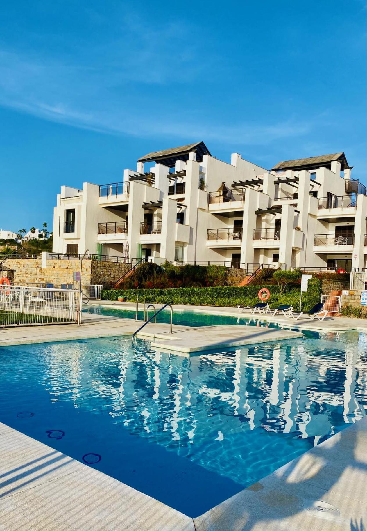 Sunshine Beach Front Complex, Wifi, Modern Casares Kültér fotó